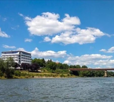 Plaza Hotel Varvarin Екстериор снимка