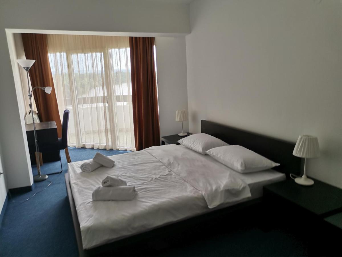 Plaza Hotel Varvarin Екстериор снимка
