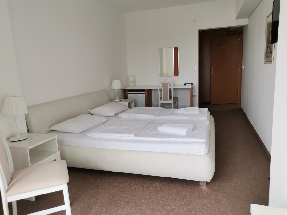 Plaza Hotel Varvarin Екстериор снимка