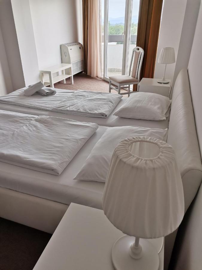 Plaza Hotel Varvarin Екстериор снимка