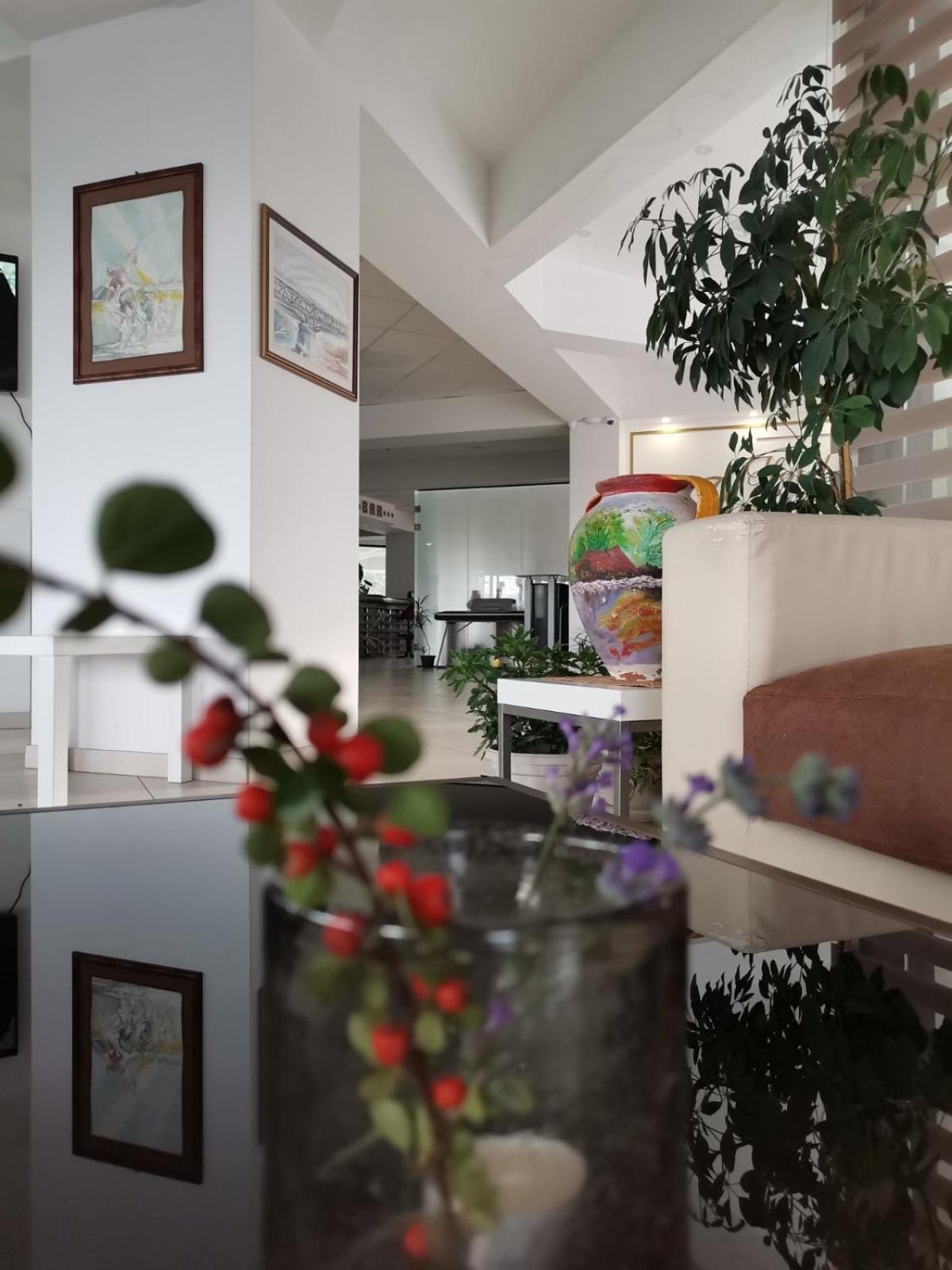 Plaza Hotel Varvarin Екстериор снимка