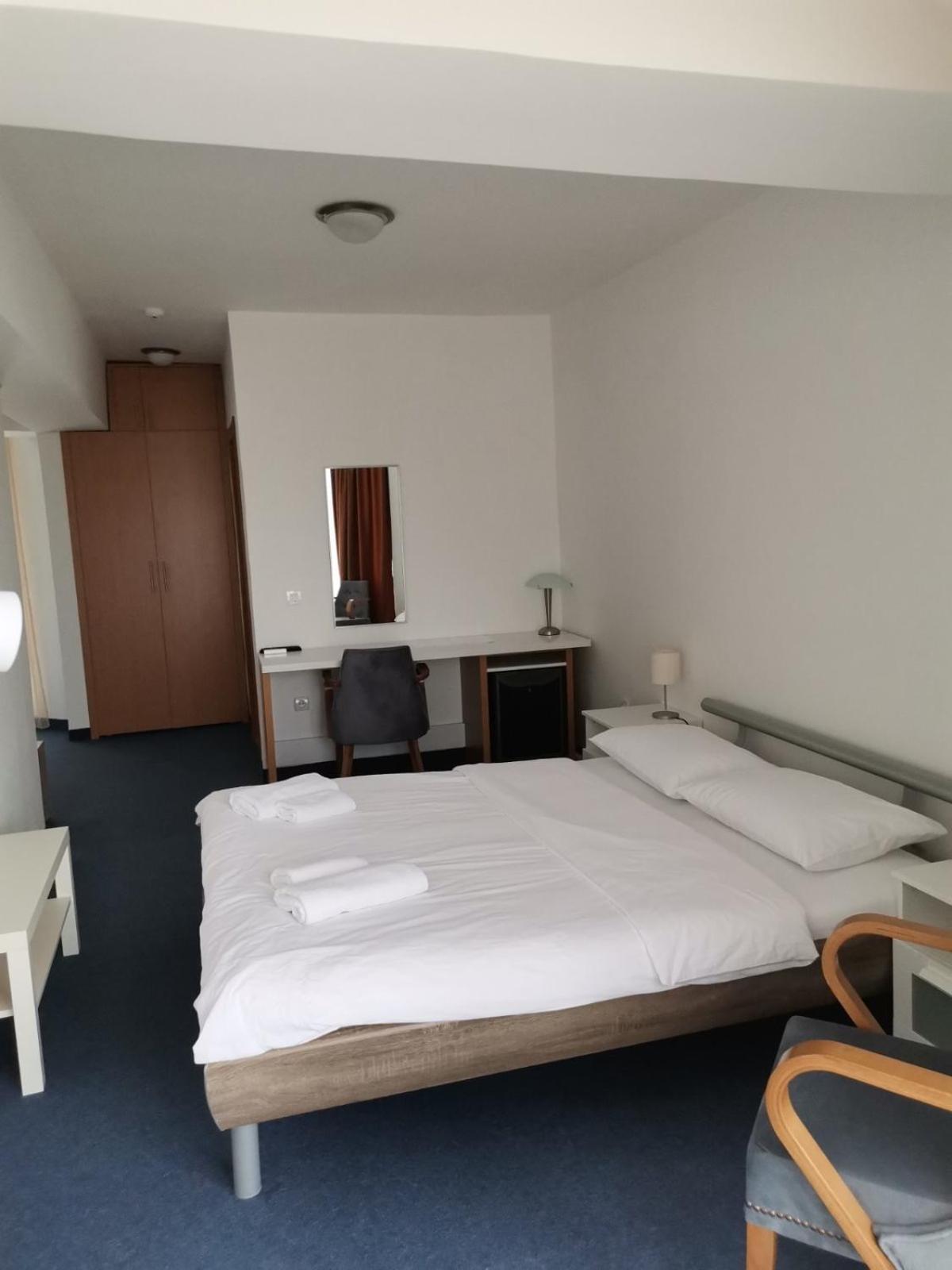 Plaza Hotel Varvarin Екстериор снимка